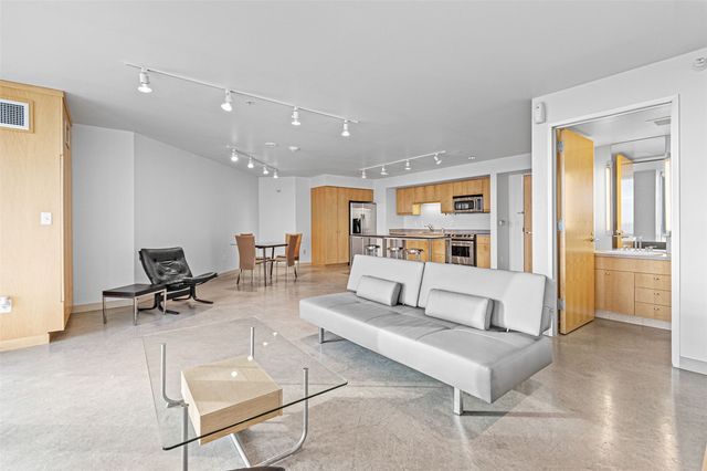 221 E College Street 703, Iowa City, IA 52240