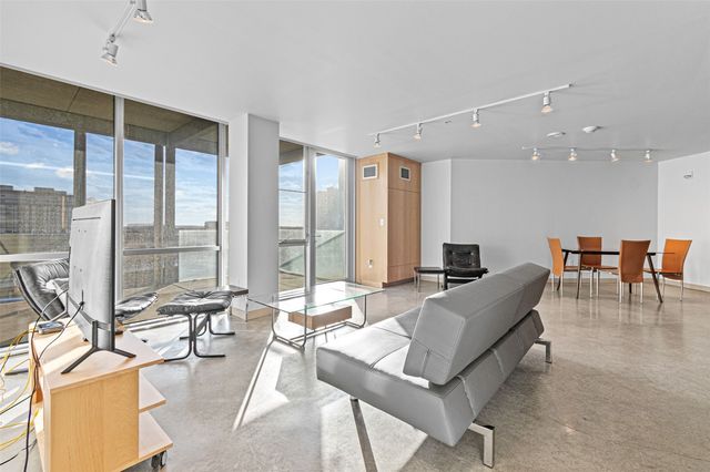 221 E College Street 703, Iowa City, IA 52240