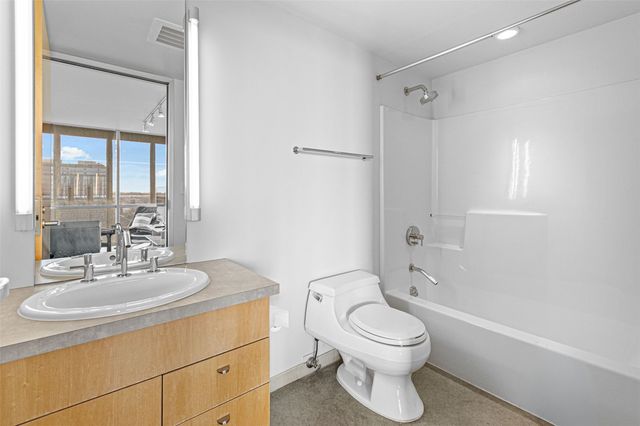 221 E College Street 703, Iowa City, IA 52240