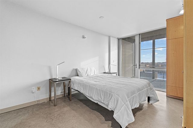 221 E College Street 703, Iowa City, IA 52240