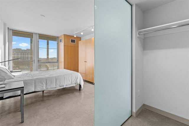 221 E College Street 703, Iowa City, IA 52240