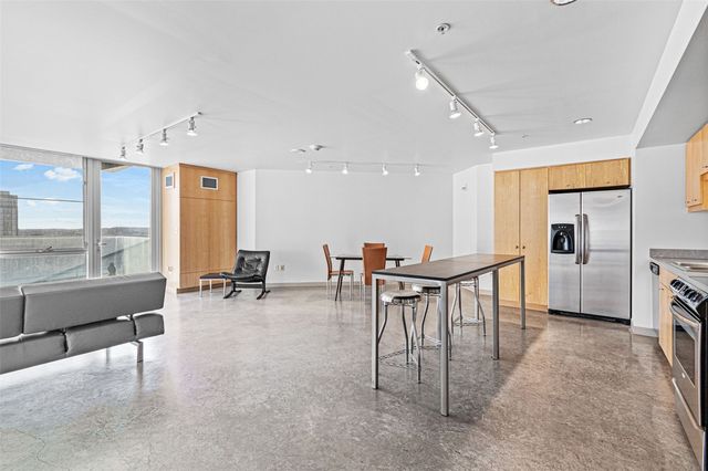 221 E College Street 703, Iowa City, IA 52240