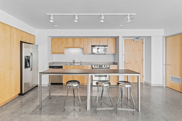 221 E College Street 703, Iowa City, IA 52240