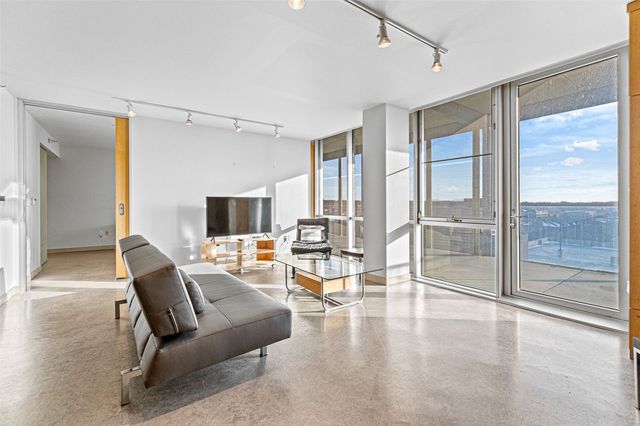 221 E College Street 703, Iowa City, IA 52240