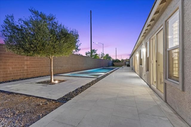 4967 Enchanted View Street, Las Vegas, NV 89149