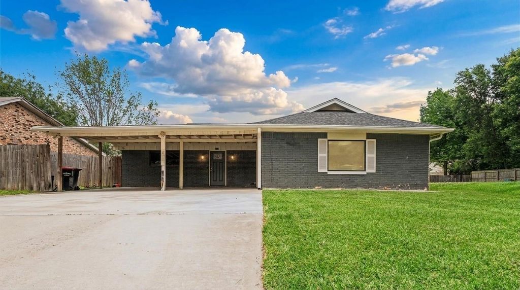 5318 Hemlock Drive, Baytown, TX 77521