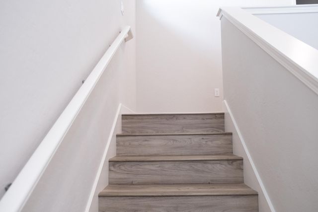 1029 N Cypress Street, Woodlake, CA 93286