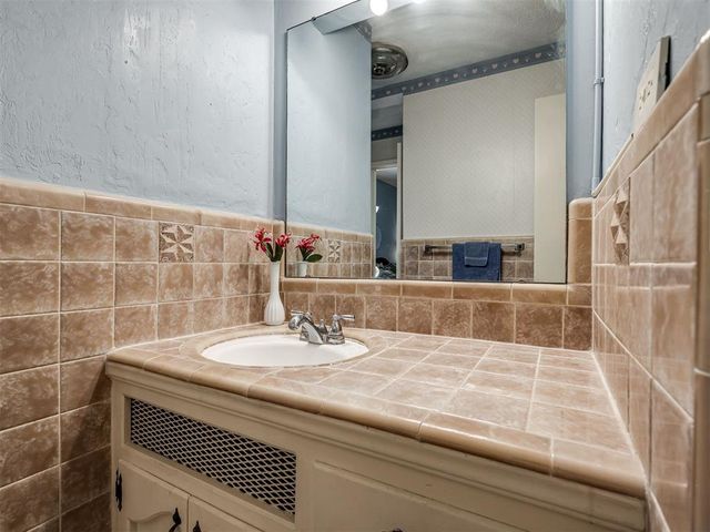 6421 N Libby Avenue, Oklahoma City, OK 73132