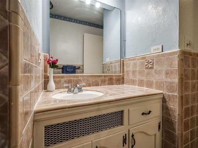 6421 N Libby Avenue, Oklahoma City, OK 73132