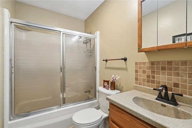 6525 Council St NE, Cedar Rapids, IA 52402