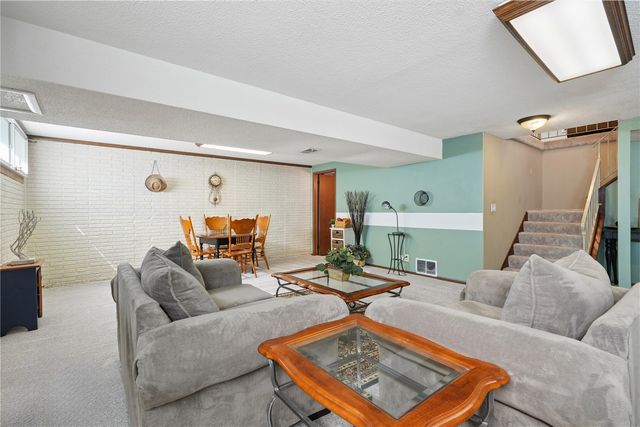 6525 Council St NE, Cedar Rapids, IA 52402