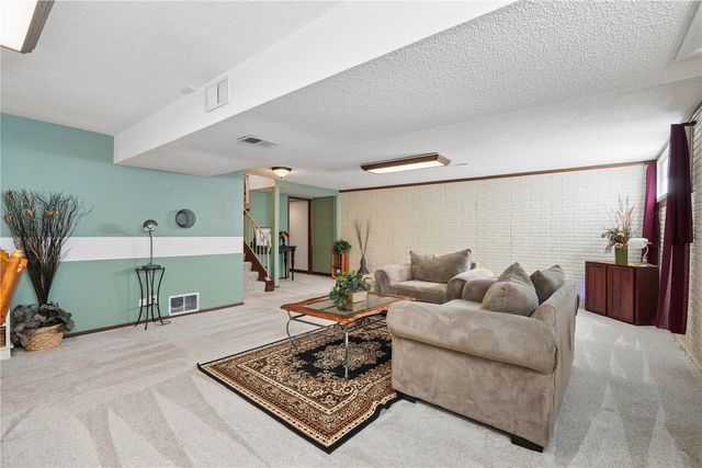 6525 Council St NE, Cedar Rapids, IA 52402