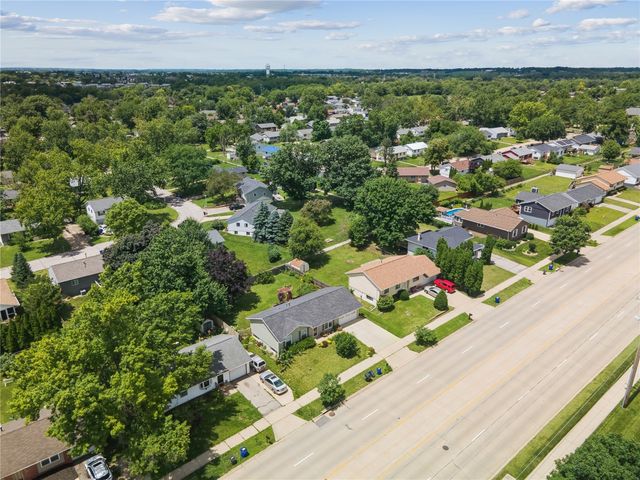 6525 Council St NE, Cedar Rapids, IA 52402