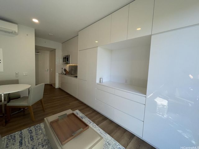 987 Queen Street 227, Honolulu, HI 96814