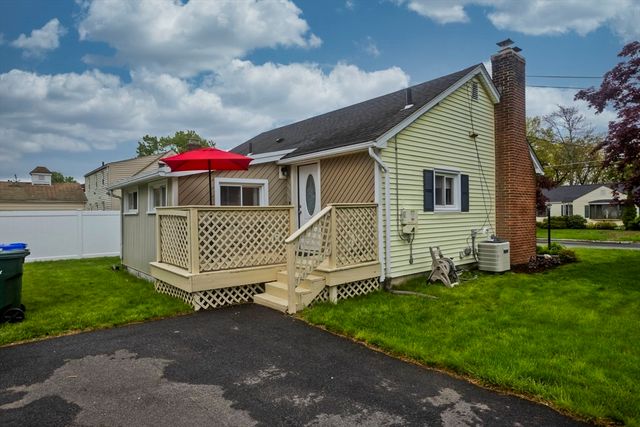 4 Jean Dr, Springfield, MA 01104