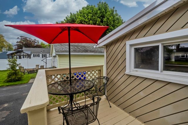 4 Jean Dr, Springfield, MA 01104