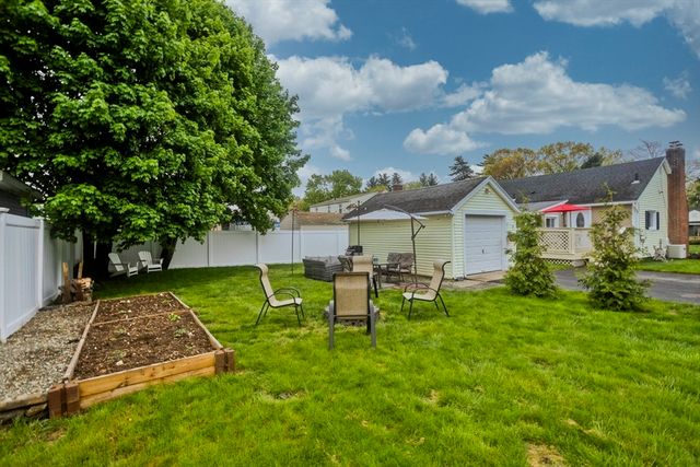 4 Jean Dr, Springfield, MA 01104