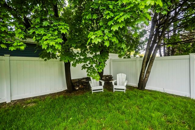 4 Jean Dr, Springfield, MA 01104