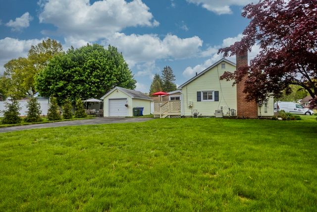 4 Jean Dr, Springfield, MA 01104