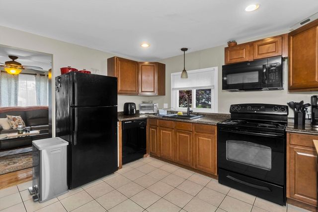 4 Jean Dr, Springfield, MA 01104