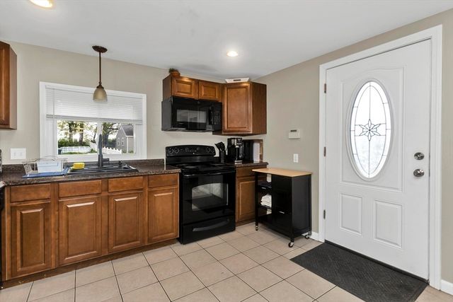 4 Jean Dr, Springfield, MA 01104