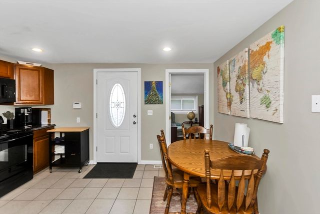 4 Jean Dr, Springfield, MA 01104