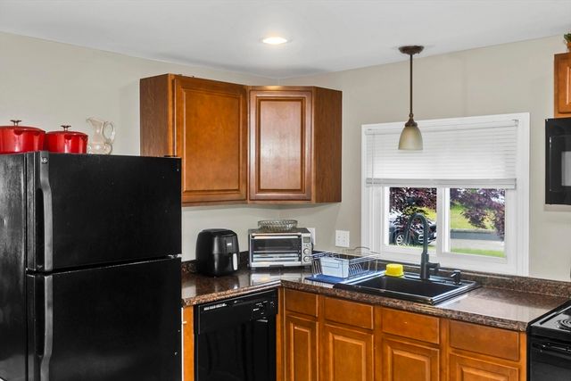 4 Jean Dr, Springfield, MA 01104
