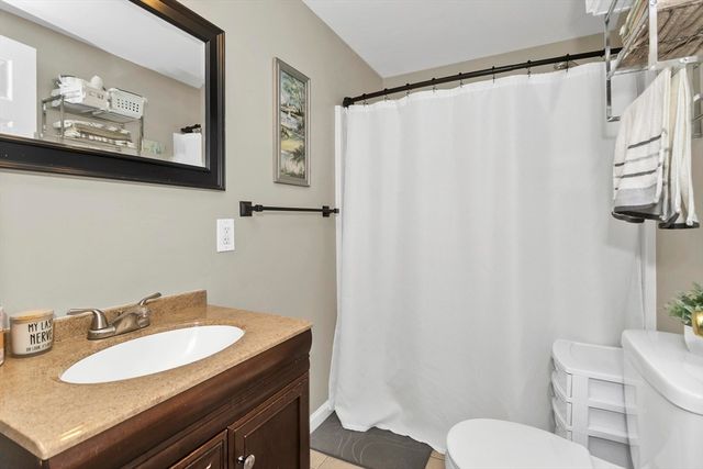 4 Jean Dr, Springfield, MA 01104