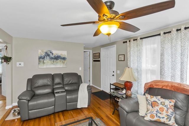 4 Jean Dr, Springfield, MA 01104