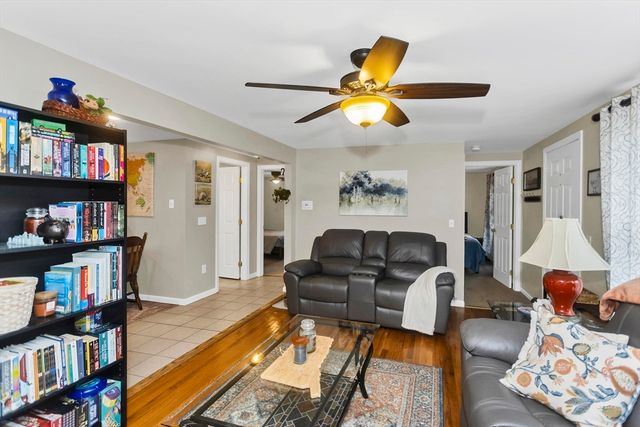 4 Jean Dr, Springfield, MA 01104