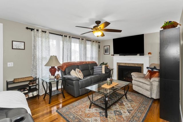 4 Jean Dr, Springfield, MA 01104