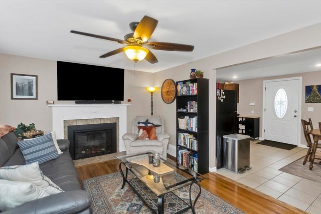 4 Jean Dr, Springfield, MA 01104