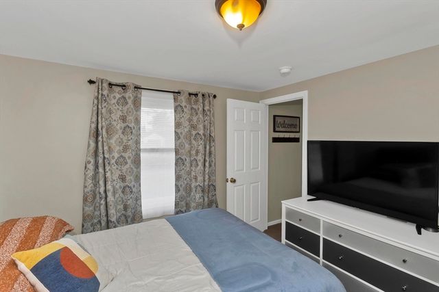 4 Jean Dr, Springfield, MA 01104