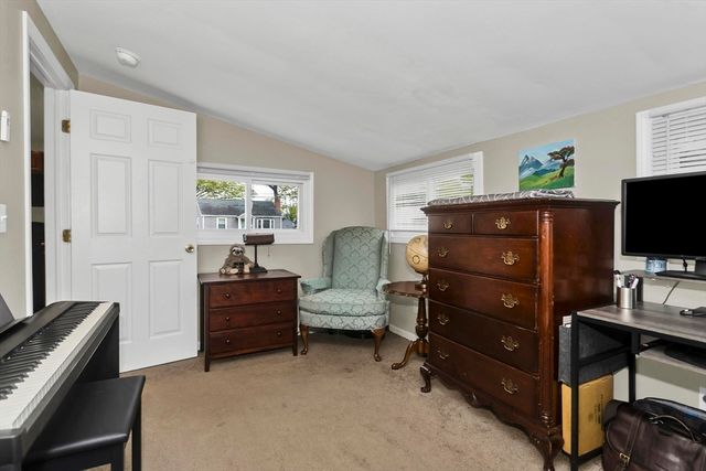 4 Jean Dr, Springfield, MA 01104
