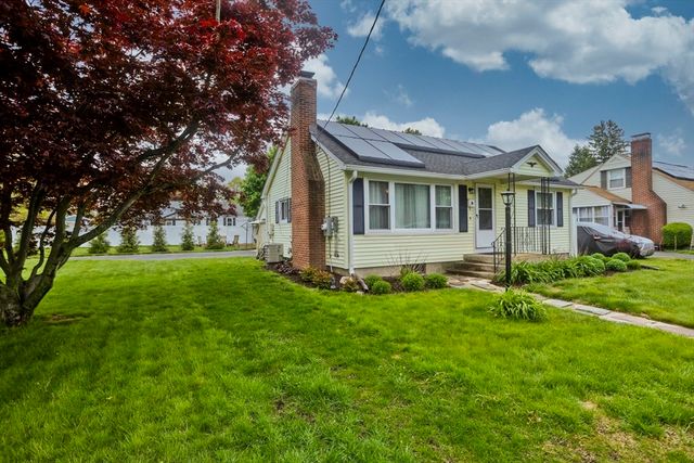 4 Jean Dr, Springfield, MA 01104