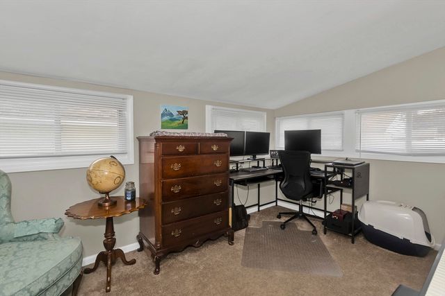 4 Jean Dr, Springfield, MA 01104