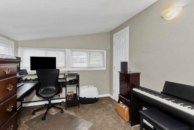 4 Jean Dr, Springfield, MA 01104