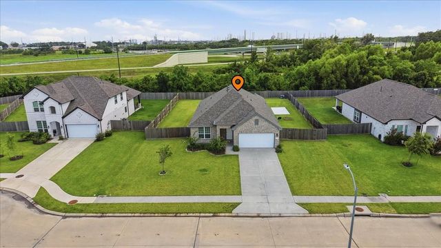11210 Youngquist Drive, Mont Belvieu, TX 77535