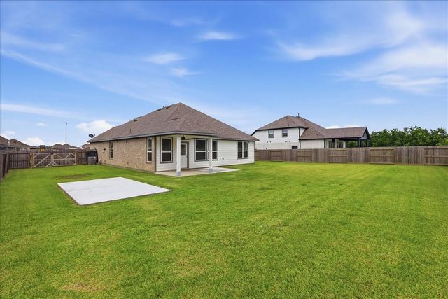 11210 Youngquist Drive, Mont Belvieu, TX 77535
