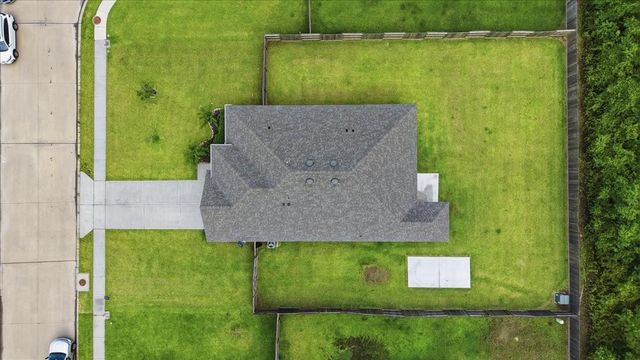 11210 Youngquist Drive, Mont Belvieu, TX 77535