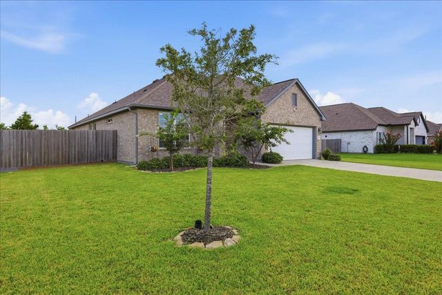 11210 Youngquist Drive, Mont Belvieu, TX 77535