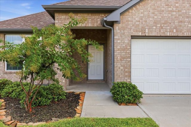 11210 Youngquist Drive, Mont Belvieu, TX 77535
