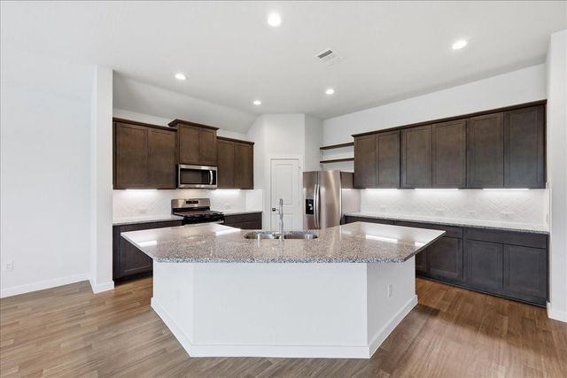 11210 Youngquist Drive, Mont Belvieu, TX 77535