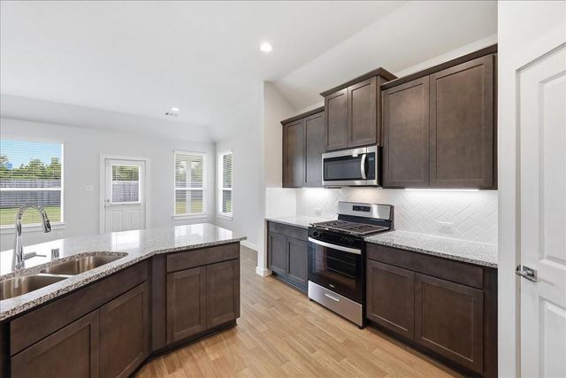 11210 Youngquist Drive, Mont Belvieu, TX 77535