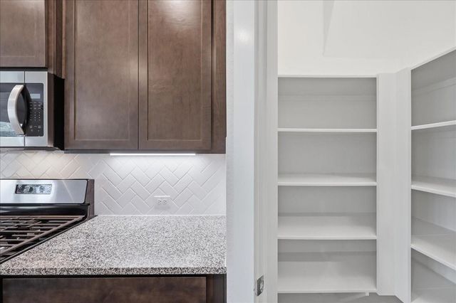11210 Youngquist Drive, Mont Belvieu, TX 77535
