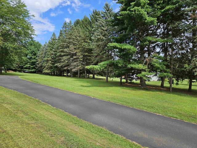 W7254 S Oak Ridge Court, Poynette, WI 53955