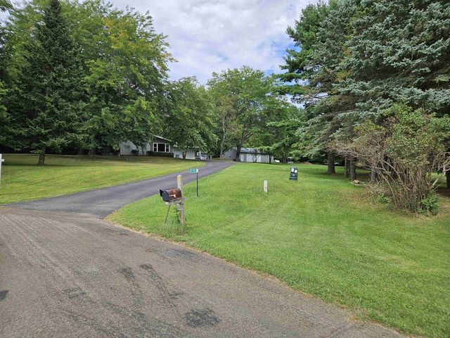 W7254 S Oak Ridge Court, Poynette, WI 53955