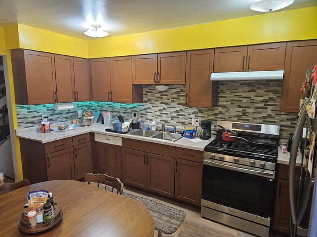 W7254 S Oak Ridge Court, Poynette, WI 53955