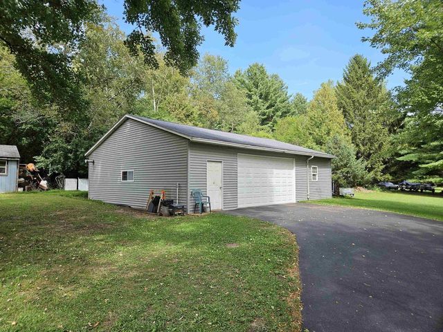 W7254 S Oak Ridge Court, Poynette, WI 53955