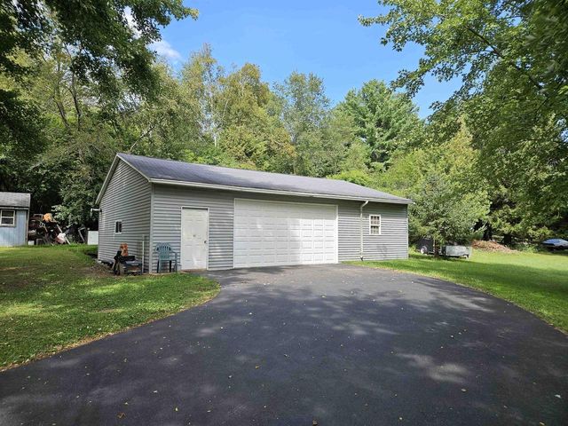 W7254 S Oak Ridge Court, Poynette, WI 53955